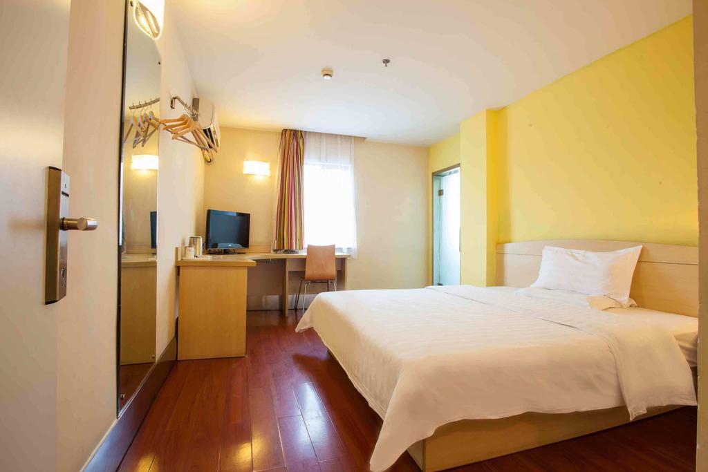 7Days Inn Chongqing Jiefangbei Jiaochangkou Subway Station Room photo